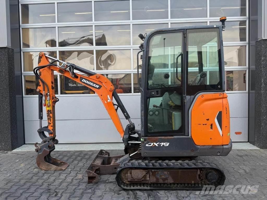Doosan DX19 ミニ油圧ショベル 7t以下（ミニユンボ・ミニディガー）