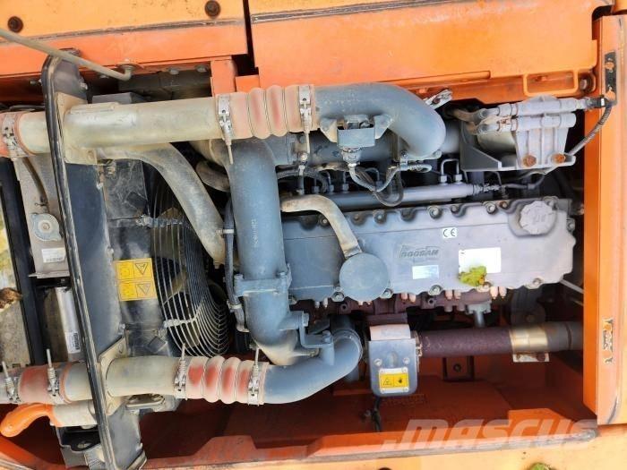 Doosan DX 140 W ホイール式油圧ショベル（パワーショベル・ユンボ・バックホー）