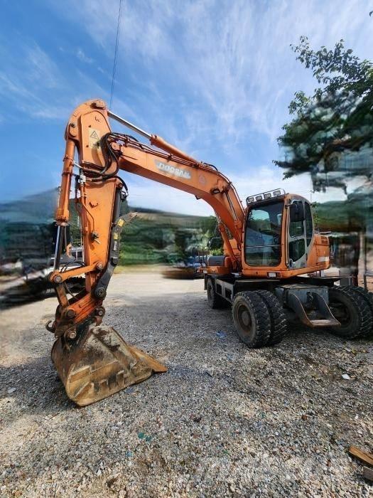 Doosan DX 140 W ホイール式油圧ショベル（パワーショベル・ユンボ・バックホー）