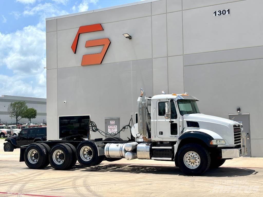 Mack Granite GU 813 中古トラクターヘッド | トレーラーヘッド
