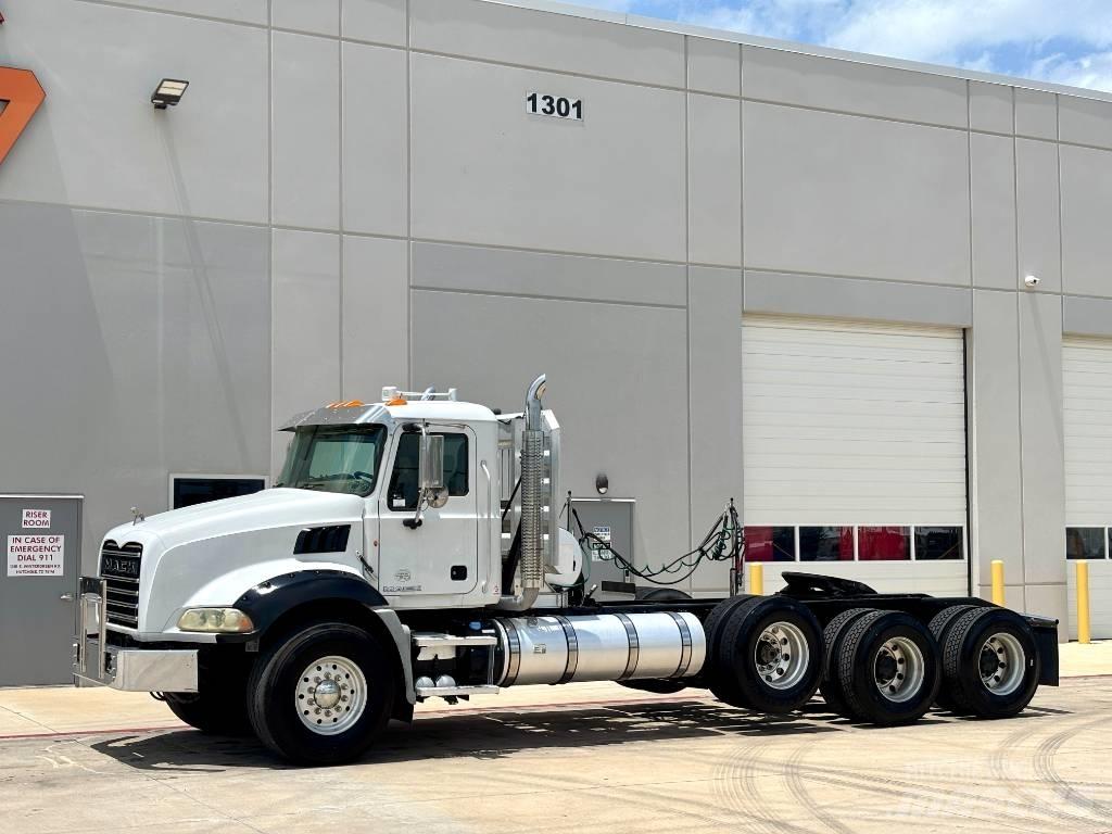 Mack Granite GU 813 中古トラクターヘッド | トレーラーヘッド