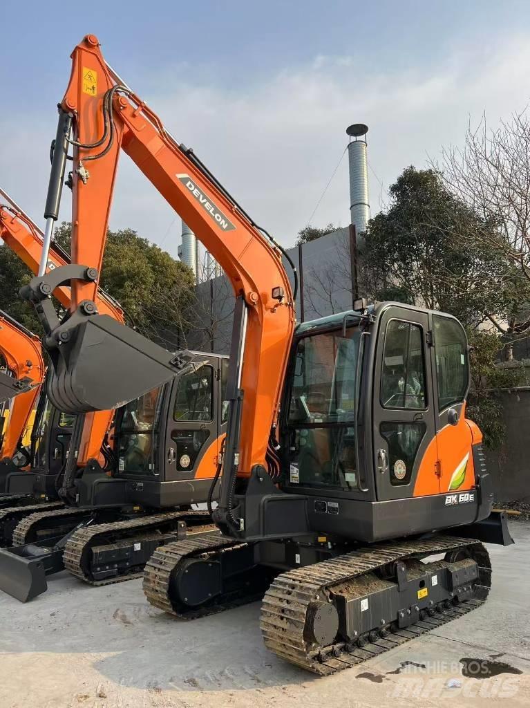 Develon DX 60 E-10 N ミニ油圧ショベル 7t以下（ミニユンボ・ミニディガー）