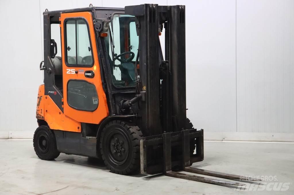 Doosan G25E-5 LPGフォークリフト