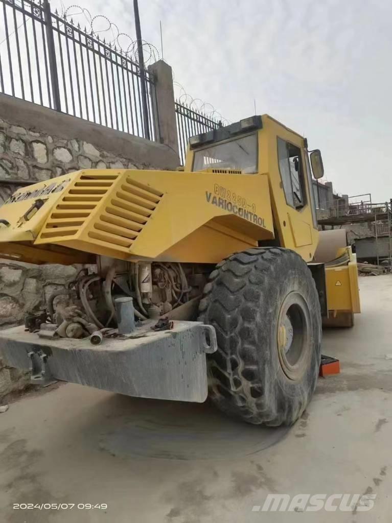 Bomag bw225d-3 タンデムローラ