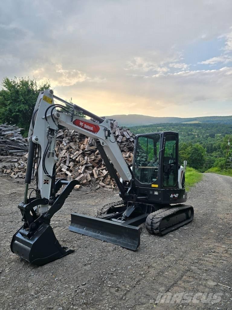 Bobcat E 42 ミニ油圧ショベル 7t以下（ミニユンボ・ミニディガー）
