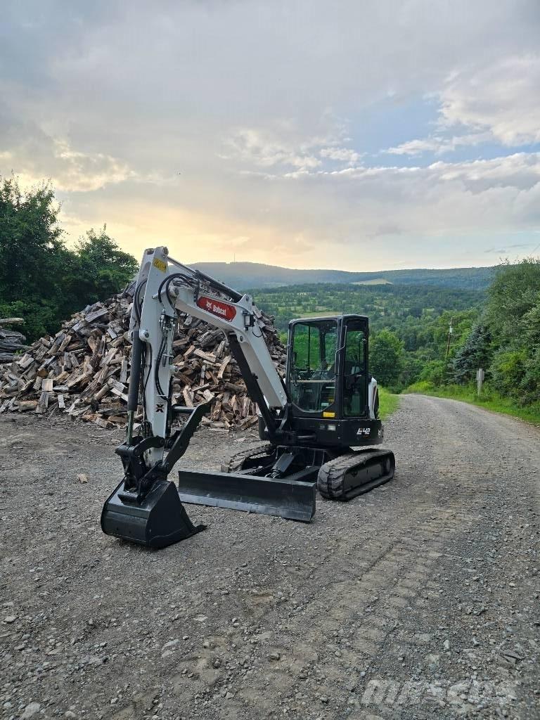 Bobcat E 42 ミニ油圧ショベル 7t以下（ミニユンボ・ミニディガー）