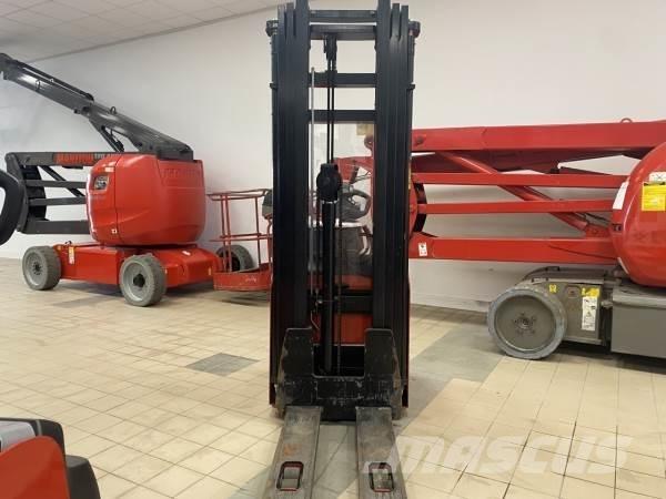 Manitou ES614 自走式スタッカー