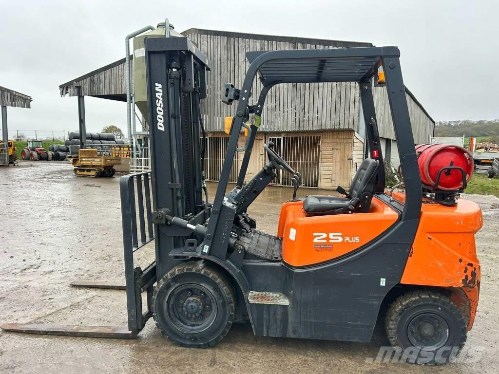 Doosan G 25 GP Plus LPGフォークリフト