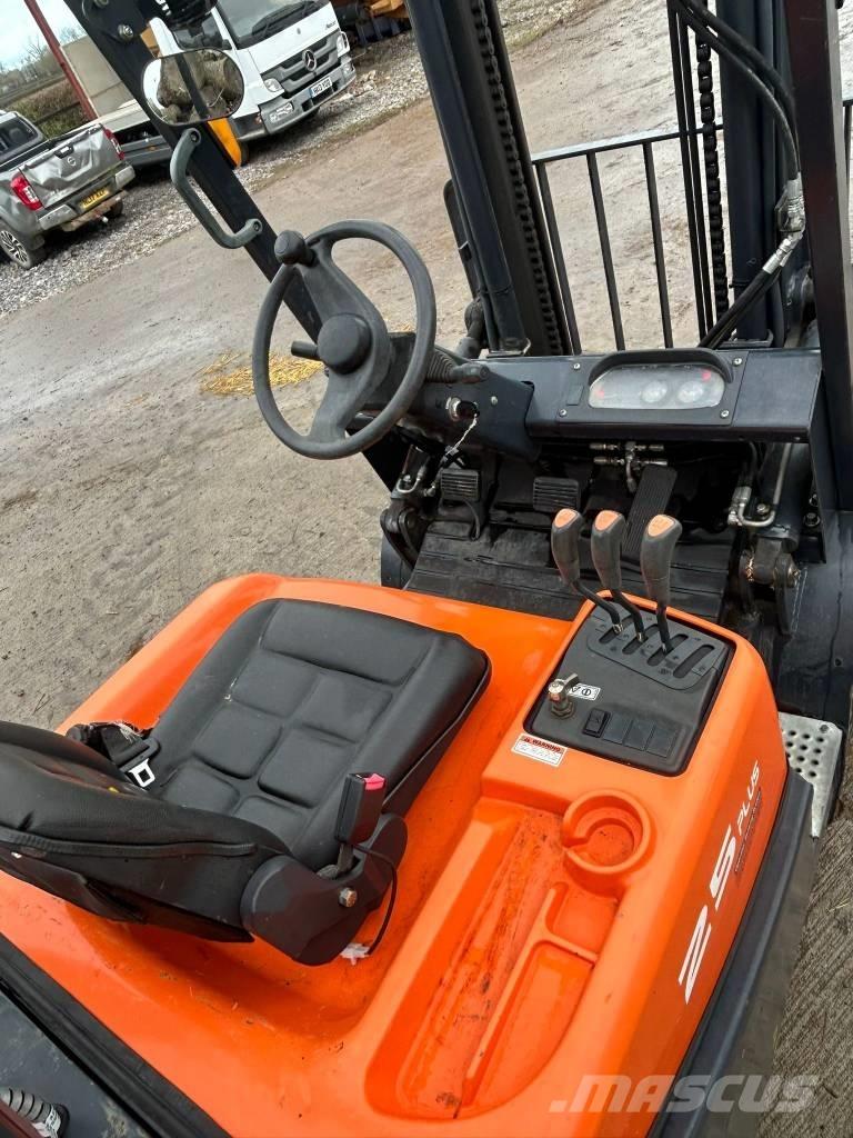 Doosan G 25 GP Plus LPGフォークリフト