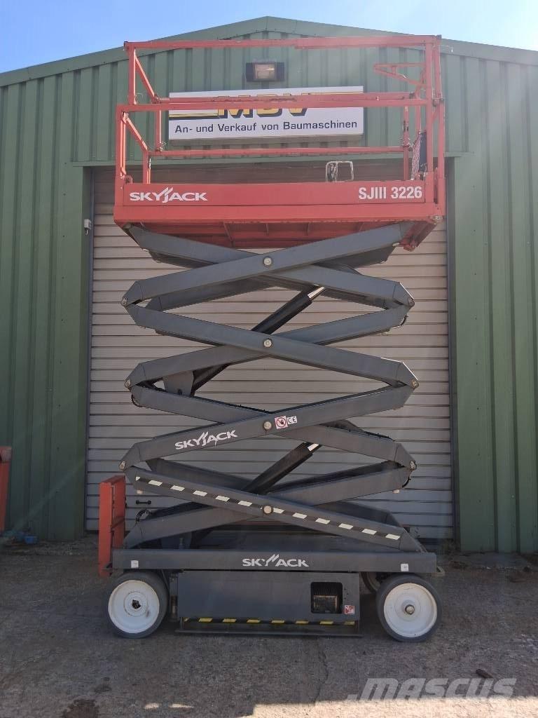 SkyJack SJ III 3226 シザースリフト