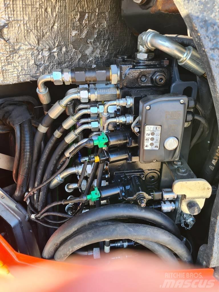 Eurocomach ES 90 UR 中型油圧ショベル 7ｔ-12ｔ（ユンボ・パワーショベル・バックホー）