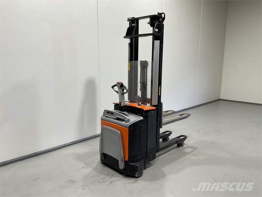 Rocla SP12ACI 自走式スタッカー