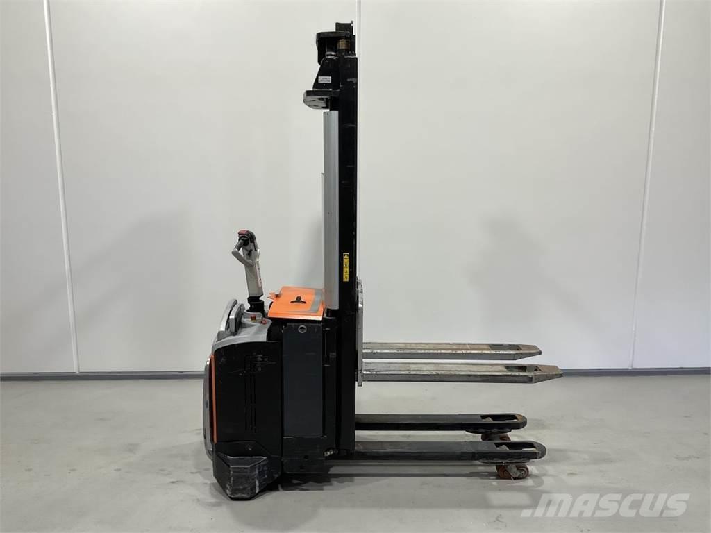 Rocla SP12ACI 自走式スタッカー