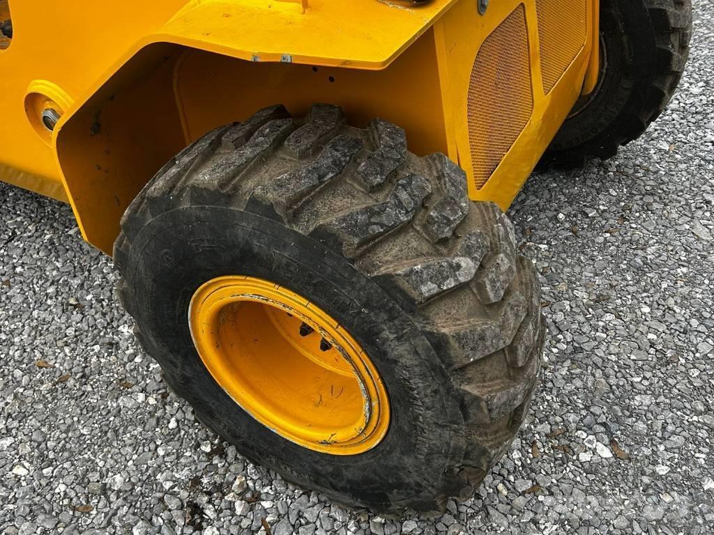 JCB 35-26D 4x4 テレスコーピックハンドラー