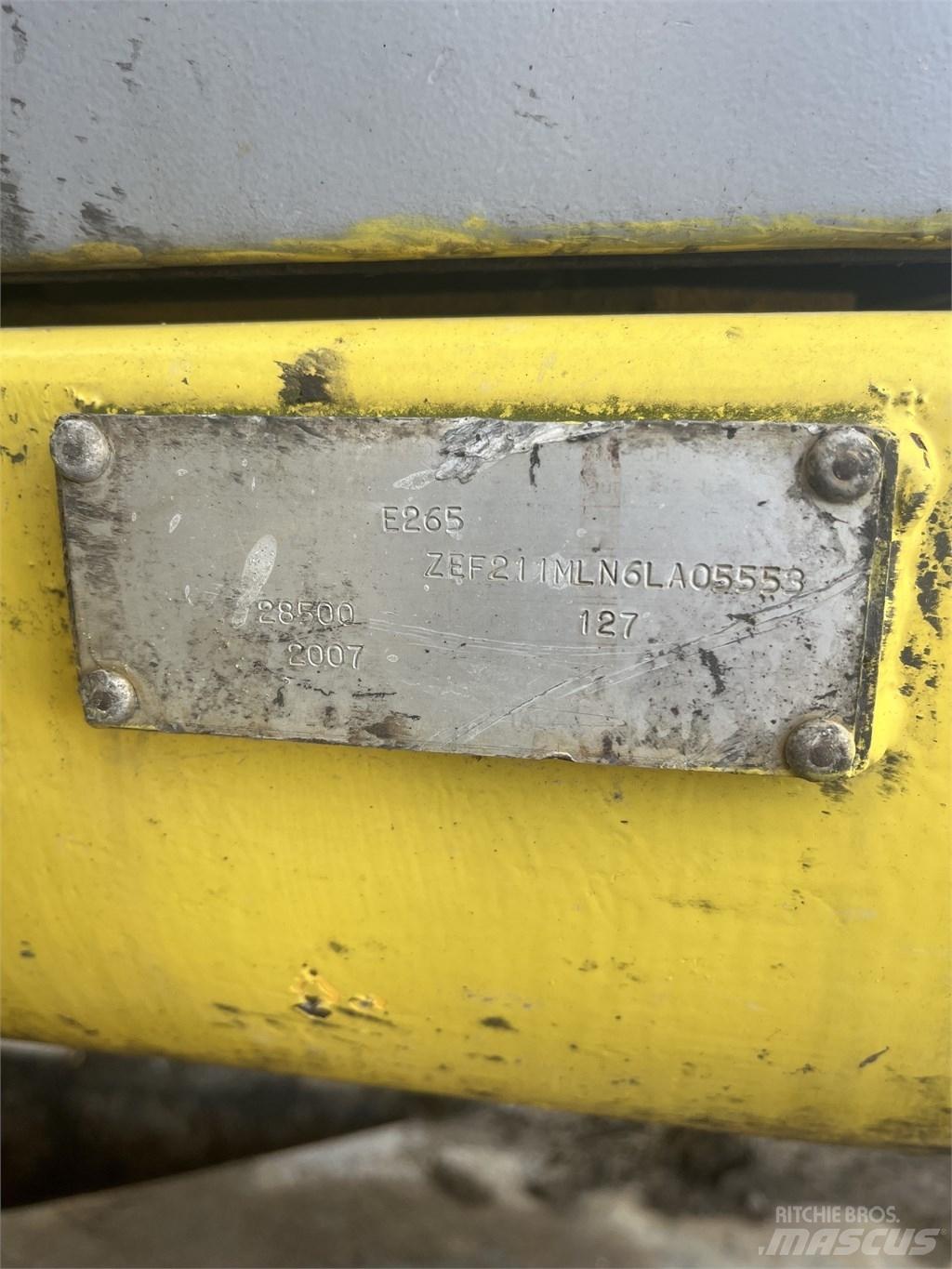 New Holland E 265 B 大型油圧ショベル12t以上（パワーショベル・ユンボ）