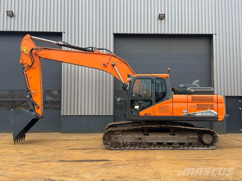 Doosan DX225LC-7 特殊油圧ショベル