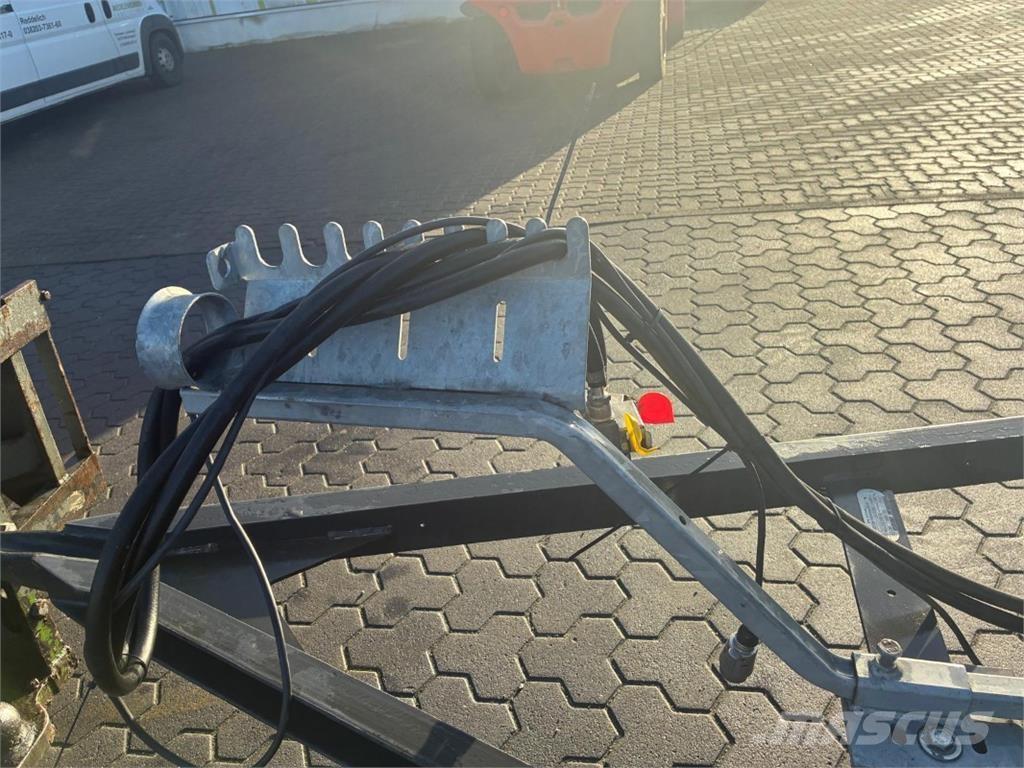 Fliegl DPW 180 B ベールトレーラー