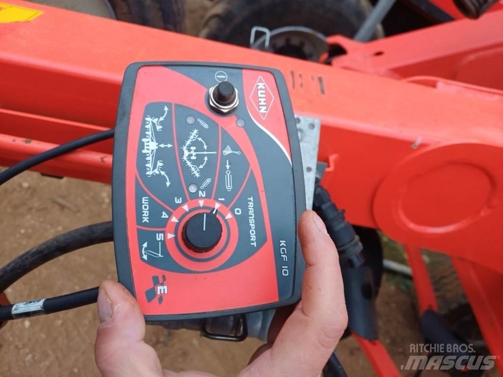 Kuhn GF 13012 テッダー・テッダーレーキ