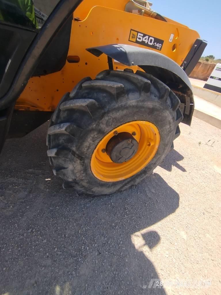 JCB 540-140 テレスコーピックハンドラー