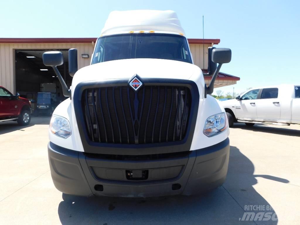 International LT 625 中古トラクターヘッド | トレーラーヘッド