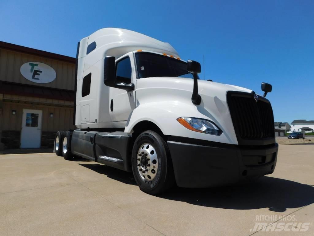 International LT 625 中古トラクターヘッド | トレーラーヘッド