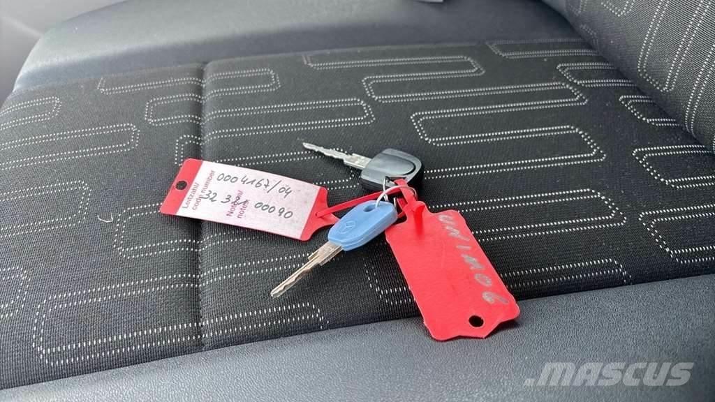 Unimog U423 キャブ付きシャーシ