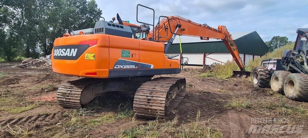Doosan DX 225 LC-5 大型油圧ショベル12t以上（パワーショベル・ユンボ）