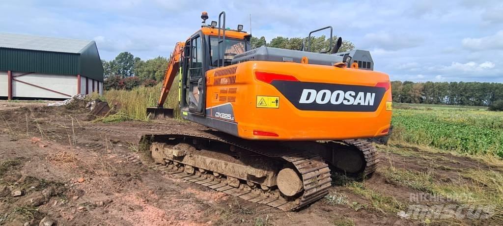 Doosan DX 225 LC-5 大型油圧ショベル12t以上（パワーショベル・ユンボ）
