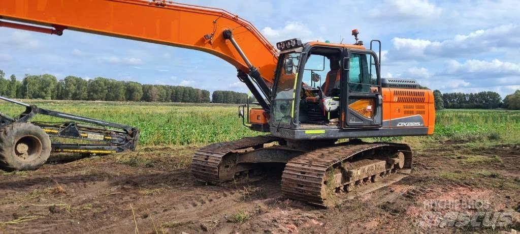 Doosan DX 225 LC-5 大型油圧ショベル12t以上（パワーショベル・ユンボ）