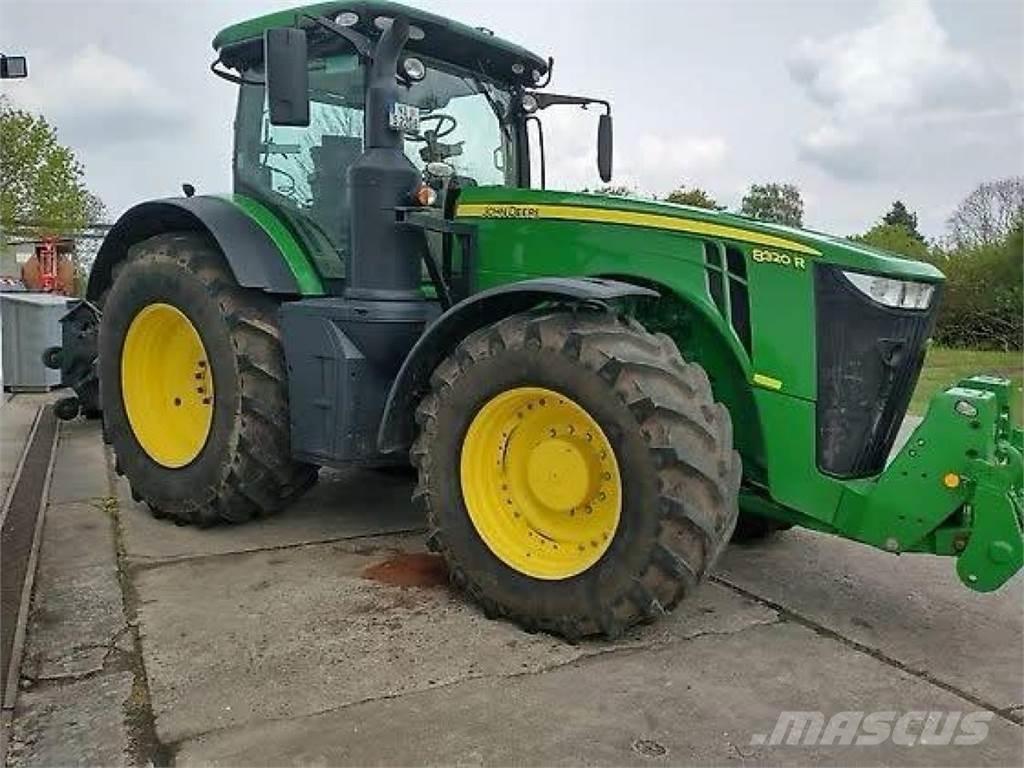 John Deere 8320R トラクター