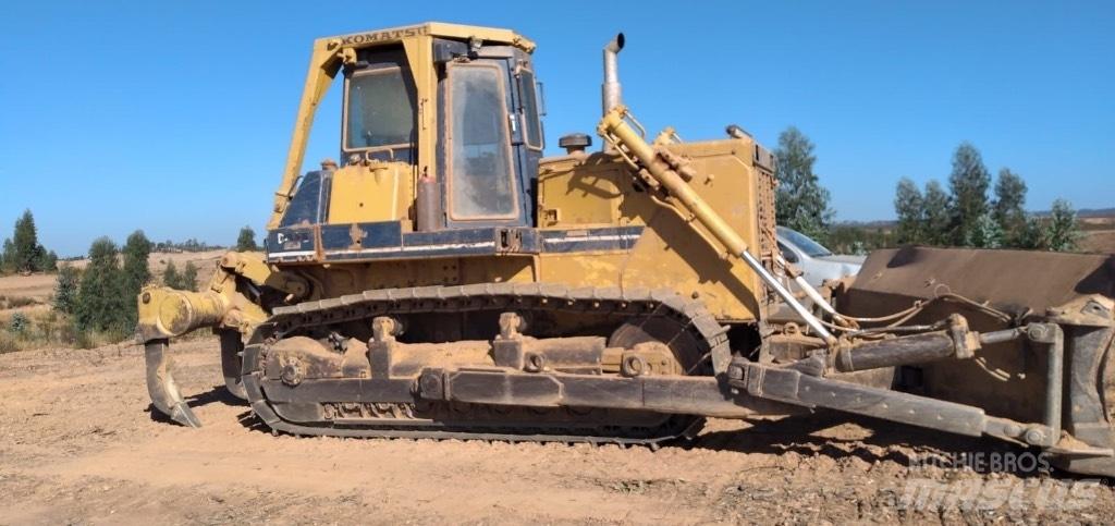 Komatsu D 85 E-21 ブルドーザー