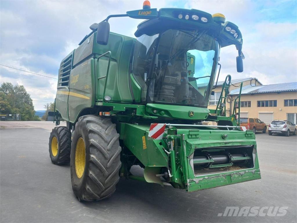 John Deere T670 HM コンバイン