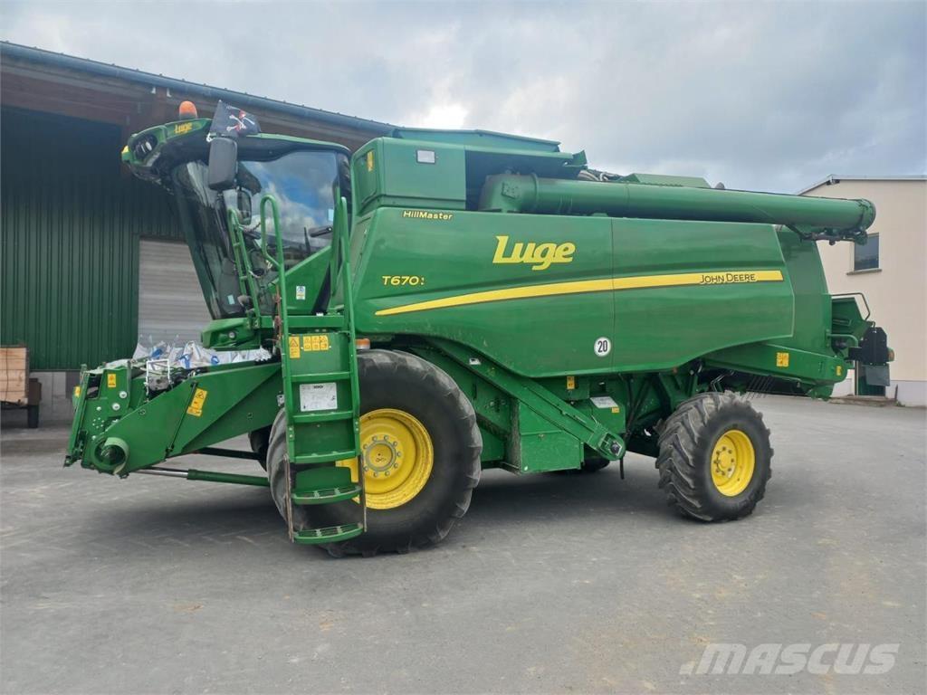 John Deere T670 HM コンバイン