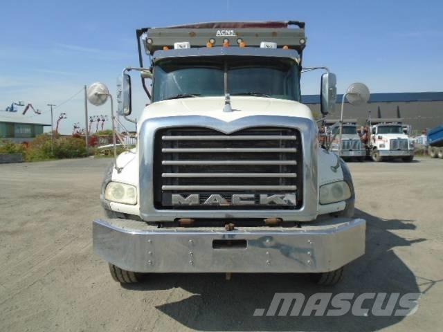 Mack GU813 ダンプ
