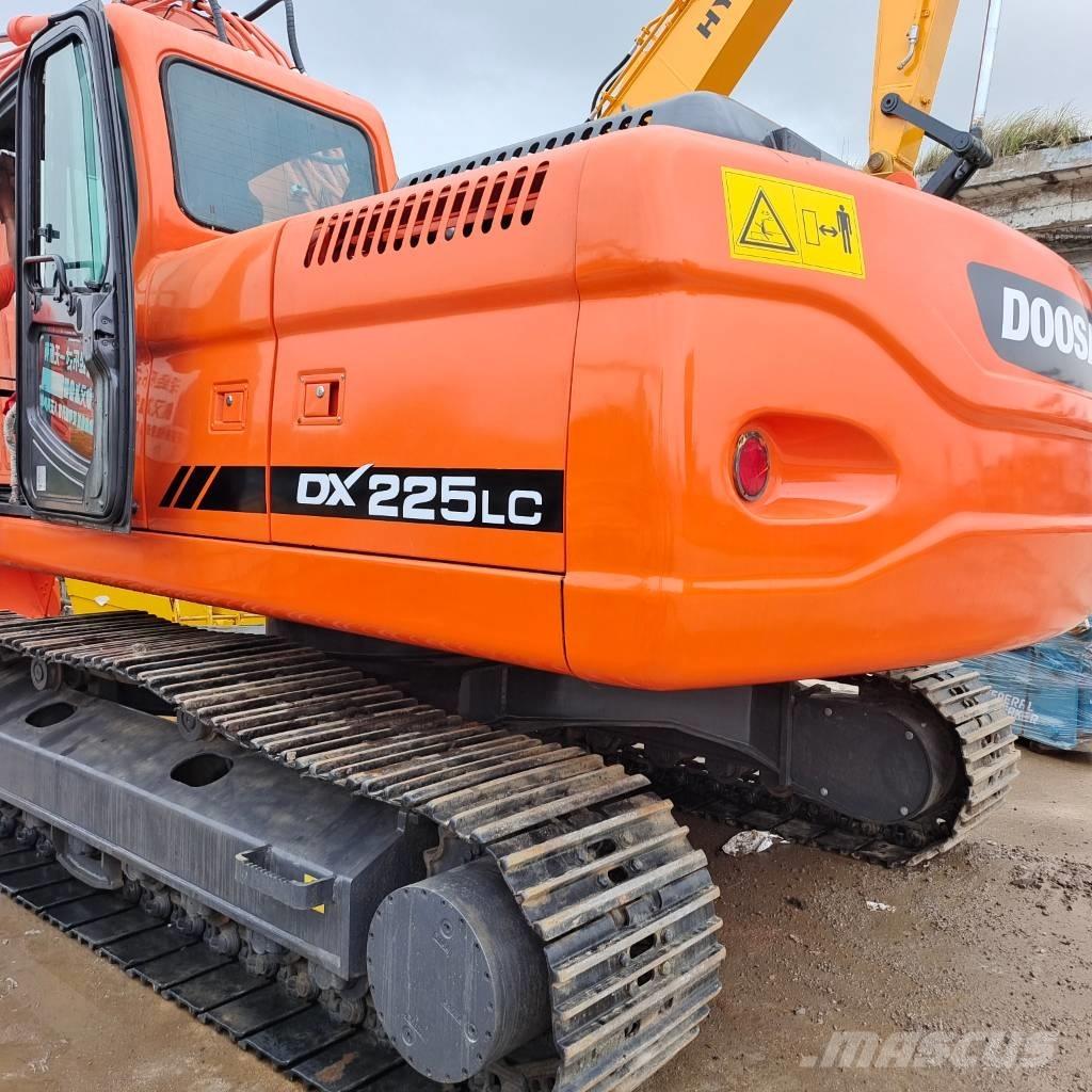 Doosan DX 225 LC 大型油圧ショベル12t以上（パワーショベル・ユンボ）