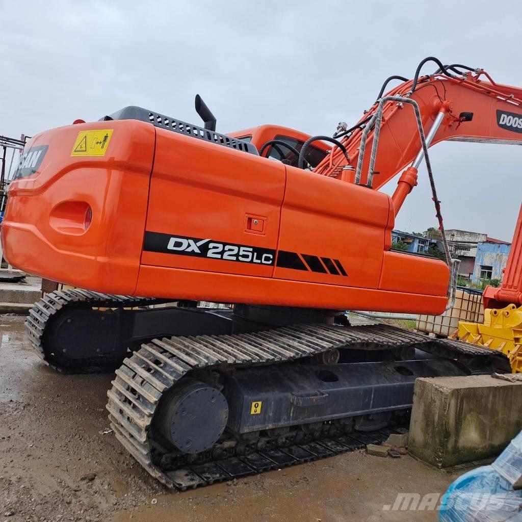 Doosan DX 225 LC 大型油圧ショベル12t以上（パワーショベル・ユンボ）