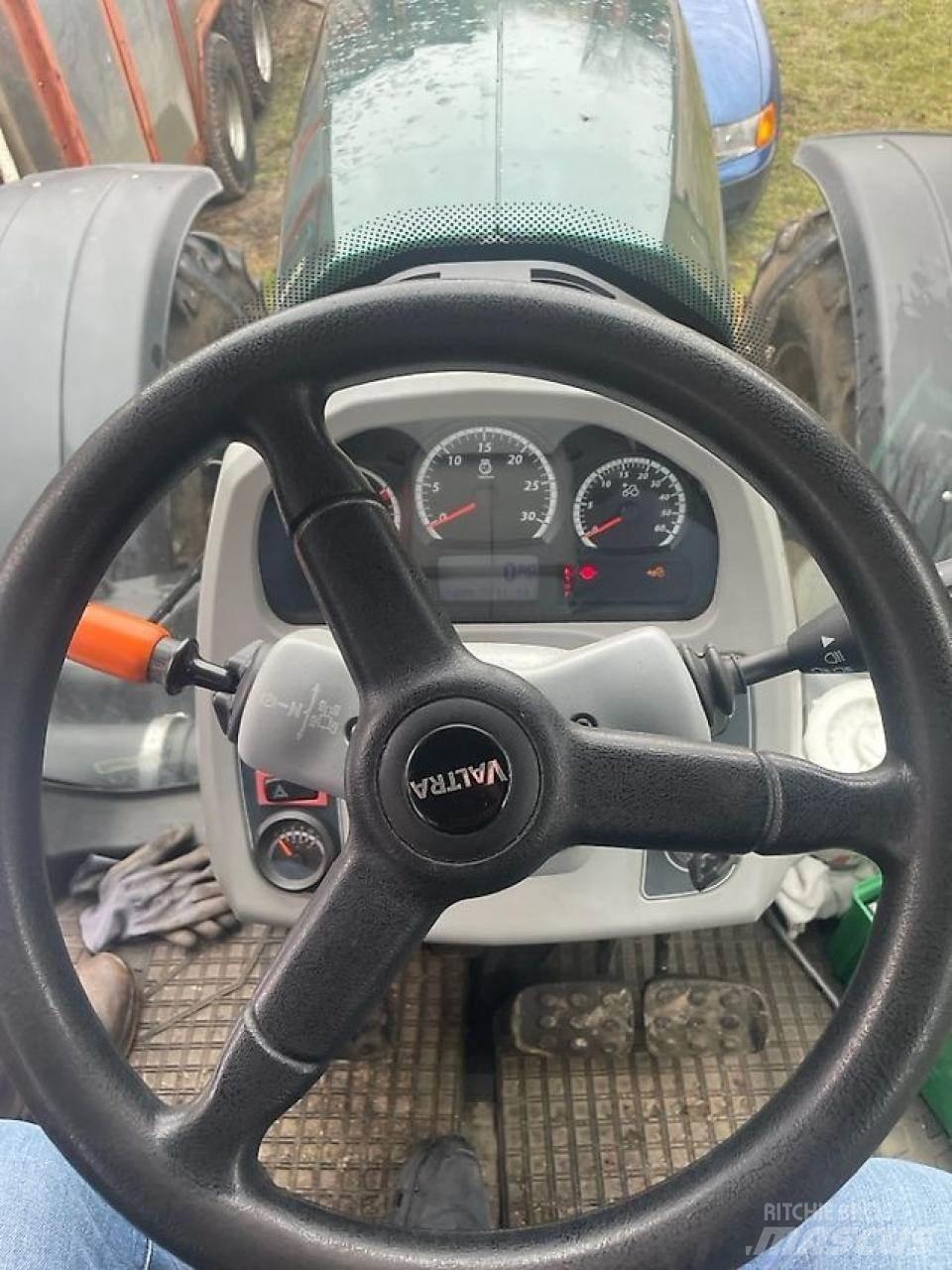 Valtra T 174 E トラクター