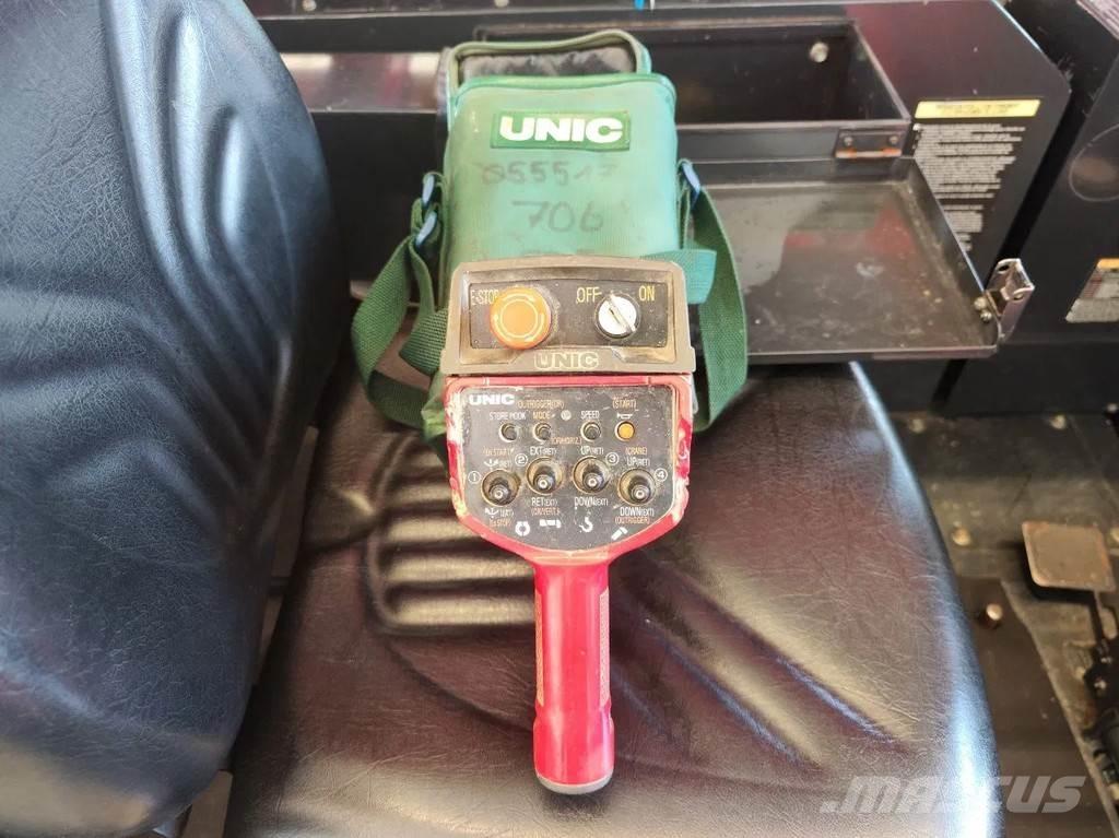 Unic URW 706 CDE クローラクレーン