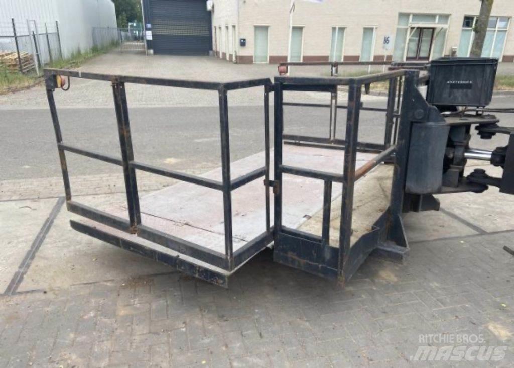 Manitou MRT2540 テレスコーピックハンドラー