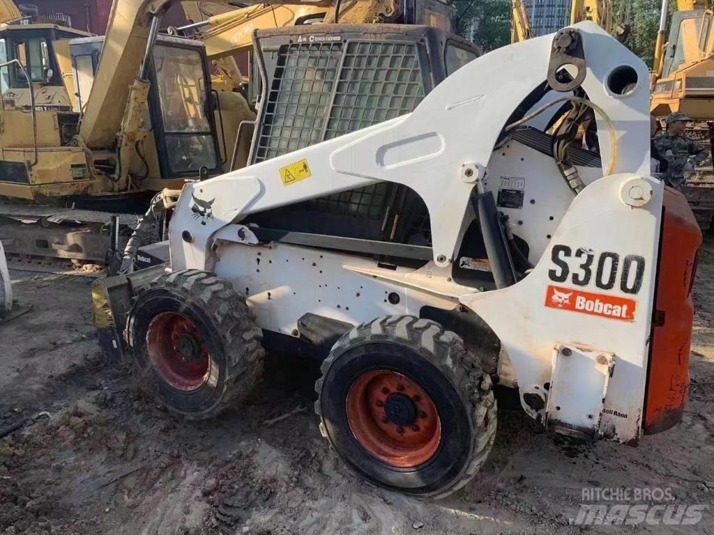 Bobcat S 300 スキッドステアローダー