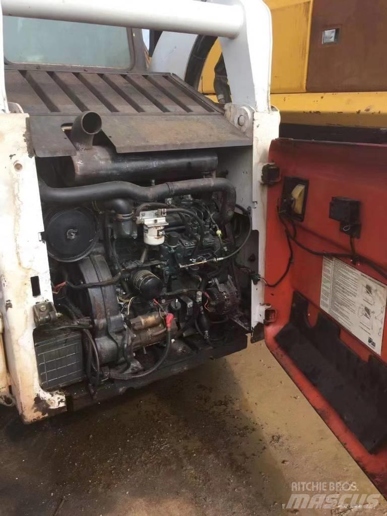 Bobcat S 300 スキッドステアローダー