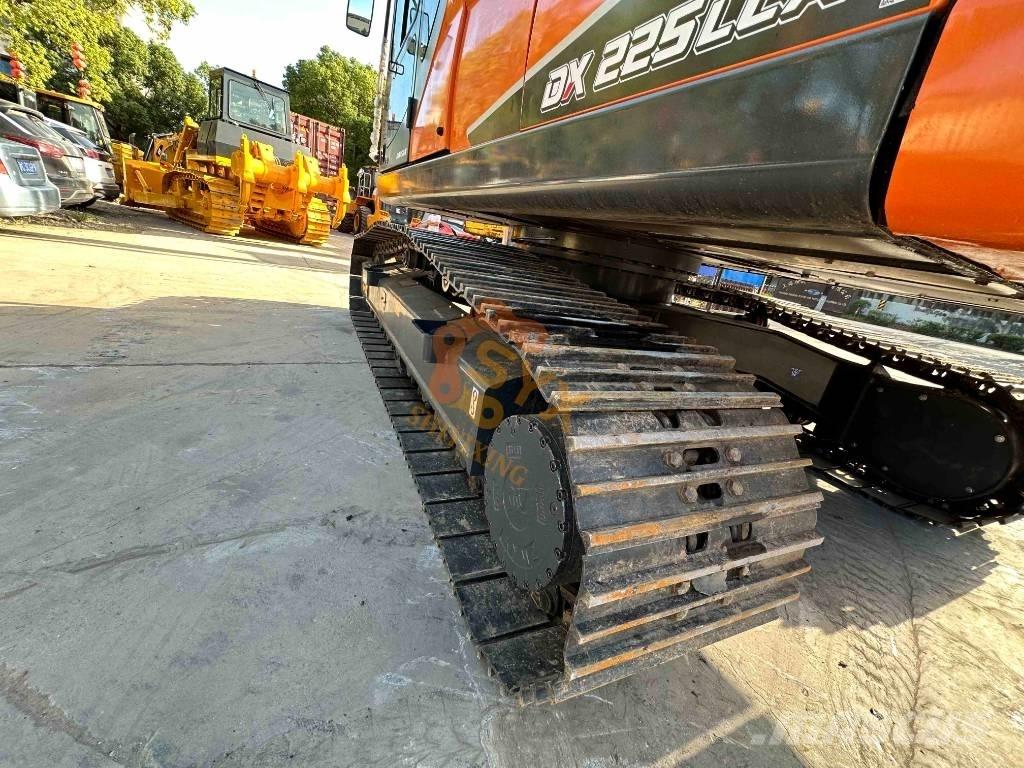 Doosan DX 225 LCA 大型油圧ショベル12t以上（パワーショベル・ユンボ）