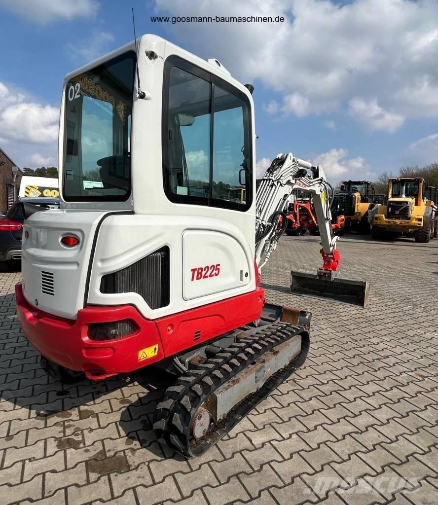 Takeuchi TB 225 ミニ油圧ショベル 7t以下（ミニユンボ・ミニディガー）