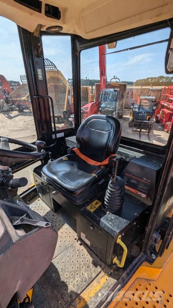 JCB 9TFT サイト　ダンプ