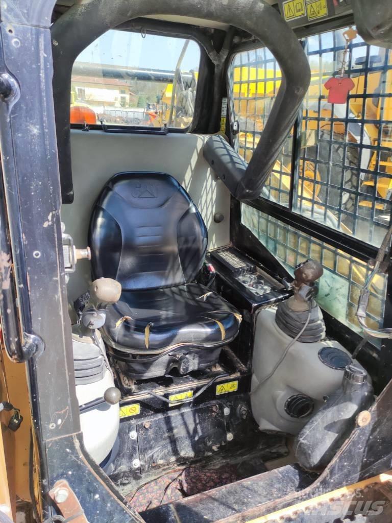 CAT 257 B 2 クローラーローダー
