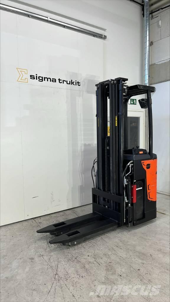 Rocla SST 16 AC 自走式スタッカー