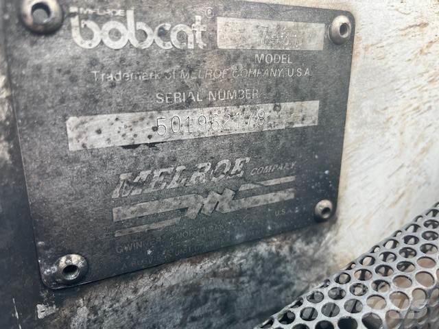 Bobcat 743 スキッドステアローダー