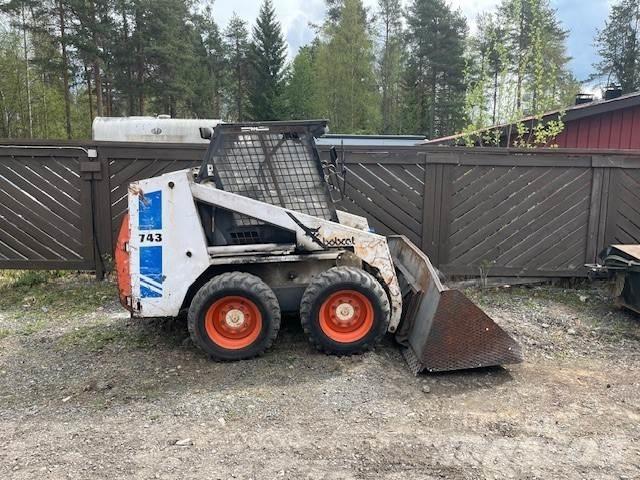 Bobcat 743 スキッドステアローダー