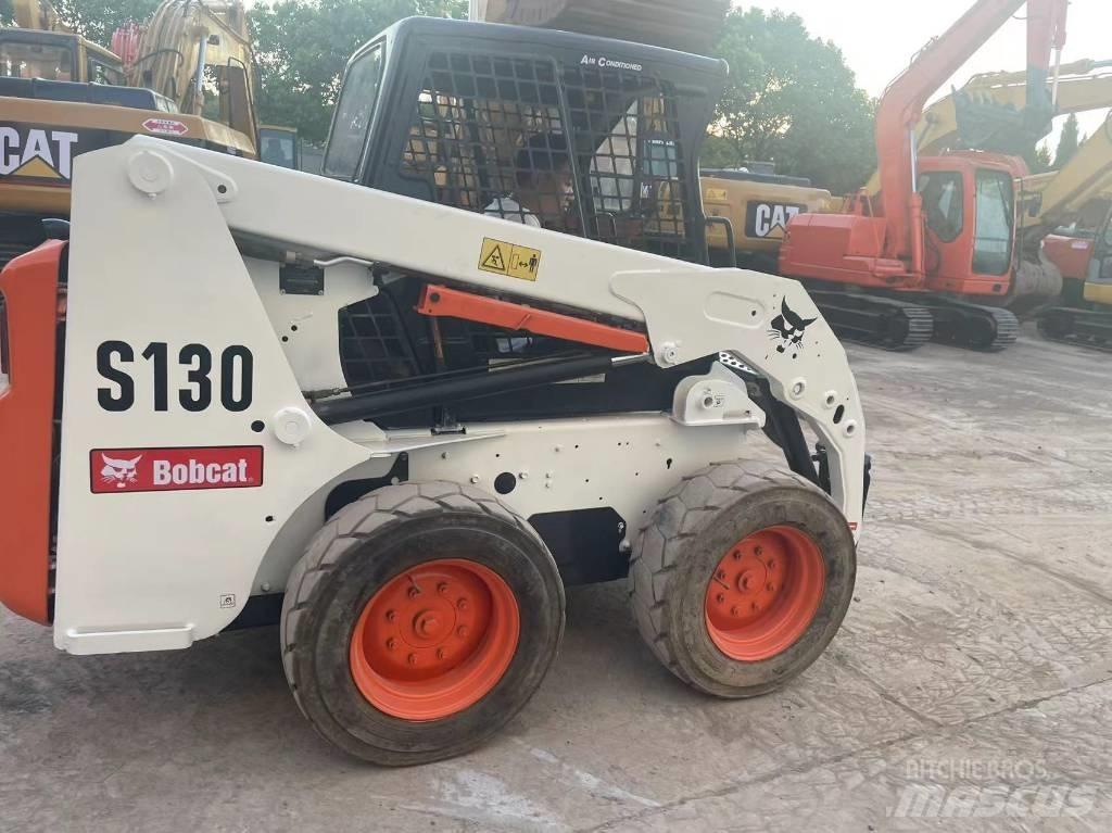 Bobcat S 130 スキッドステアローダー