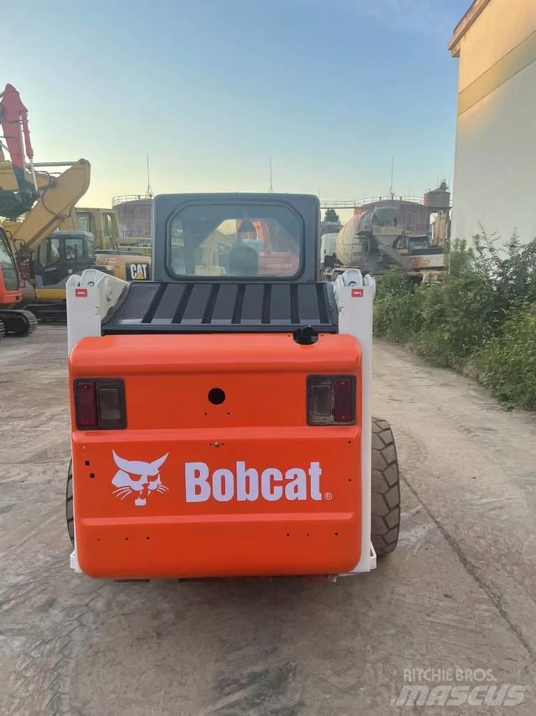 Bobcat S 130 スキッドステアローダー